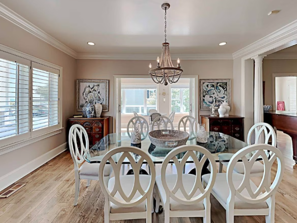 Elegant Beach retreat in Pawleys Island 5-Bedroom Steps to Beach
